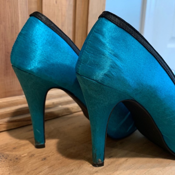 Vintage accessories for a 1980s party - Picture 2 of 3